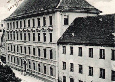 Das Gymnasialgebäude in der heutigen Kardinal-von-Waldburg-Straße (“Der alte Kasten”)